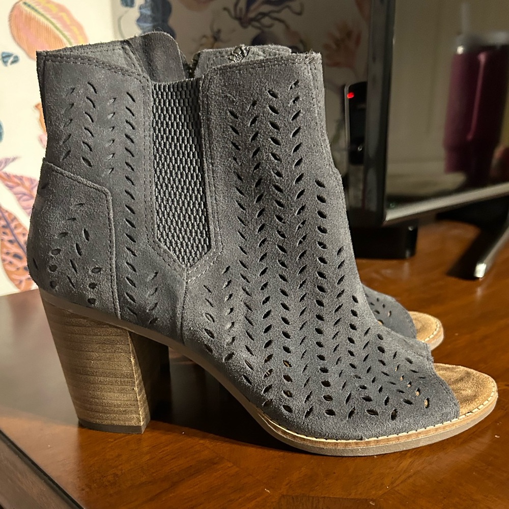 Tom’s Suede open/toe bootie with heel